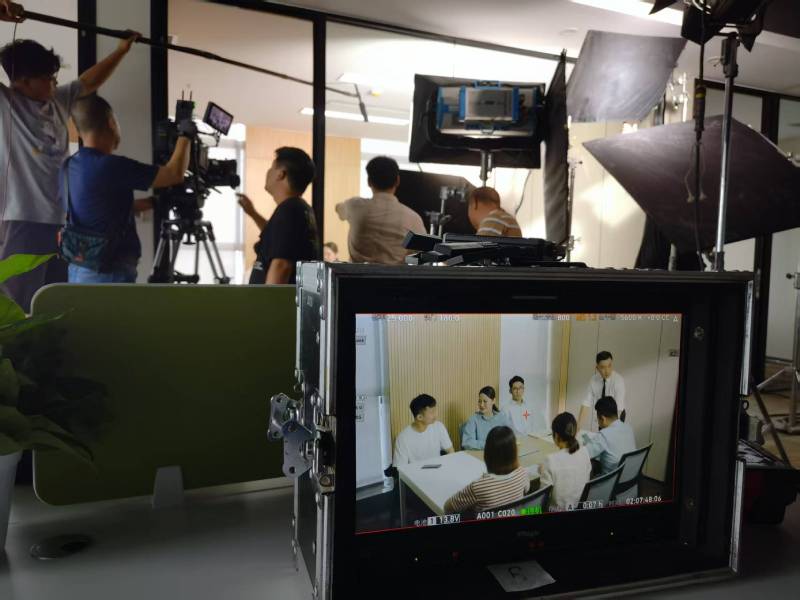 马尾区TVC拍摄公司：科技产品视觉化大师，诠释未来感与功能美学