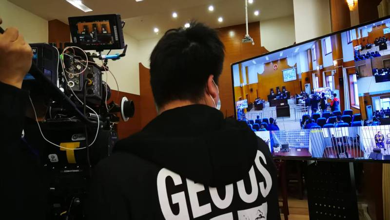 AI生成VS人工创意——马尾区广告片拍摄公司的技术浪漫主义实践